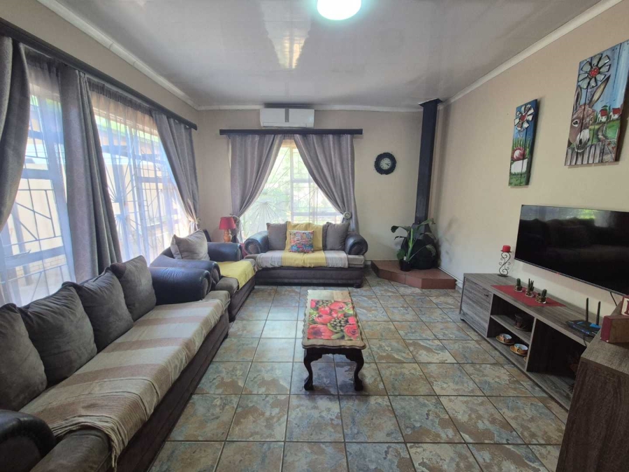4 Bedroom Property for Sale in Langenhovenpark Free State